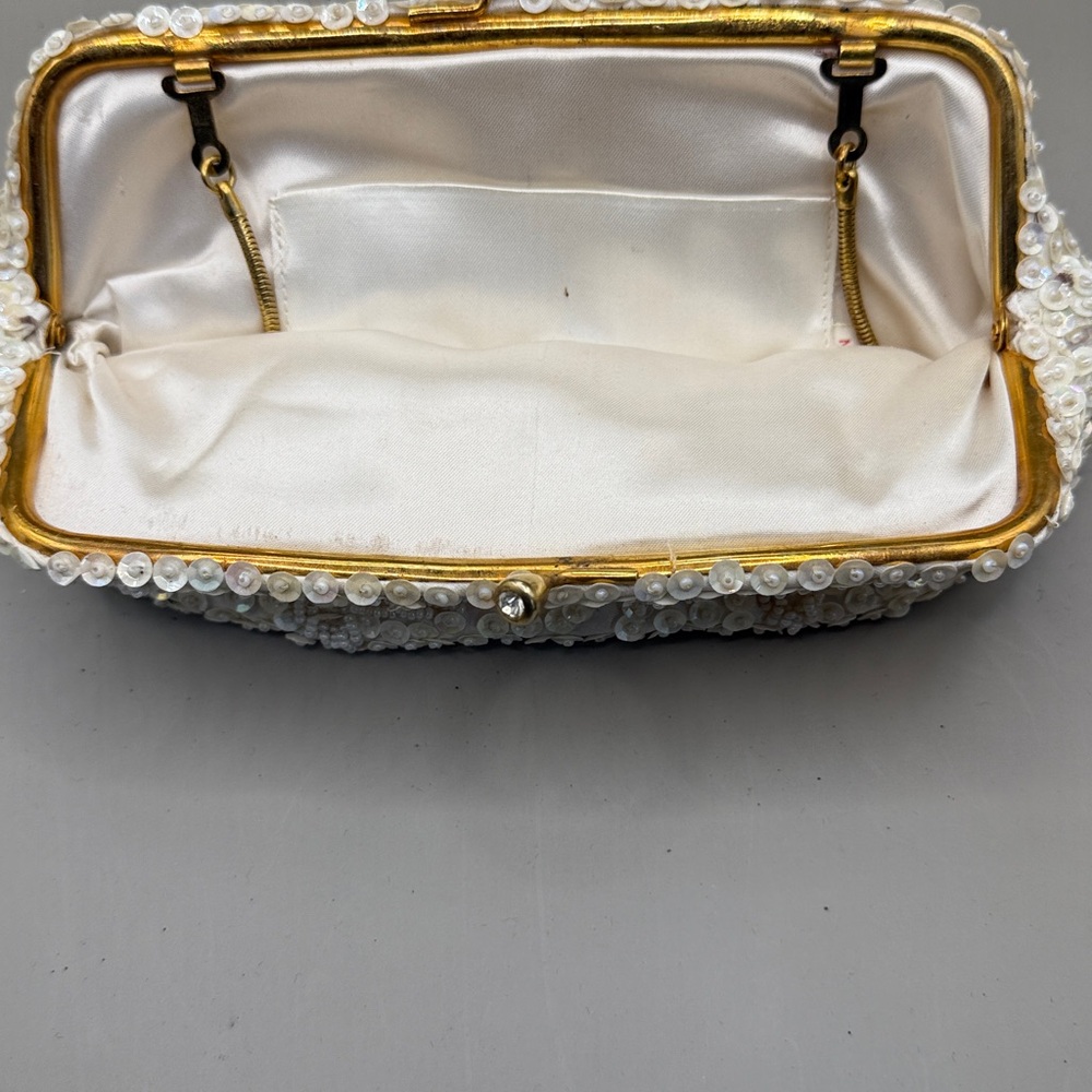 Elegant Beaded/Sequin, Gold Accents, with chain handle - Picture 11 of 14